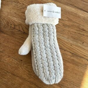 The Paper Store Winter Mittens